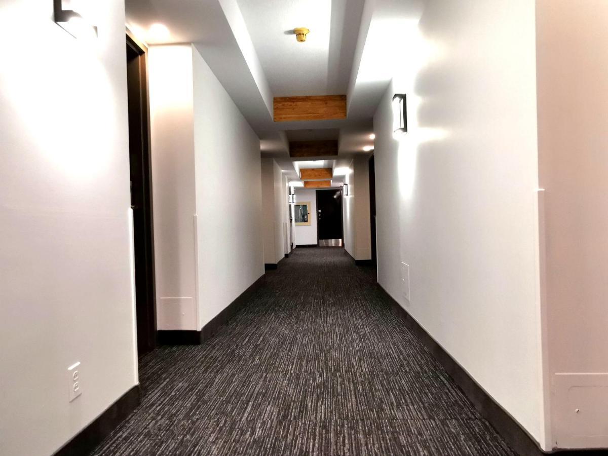Auberge De La Gare Гатино Экстерьер фото