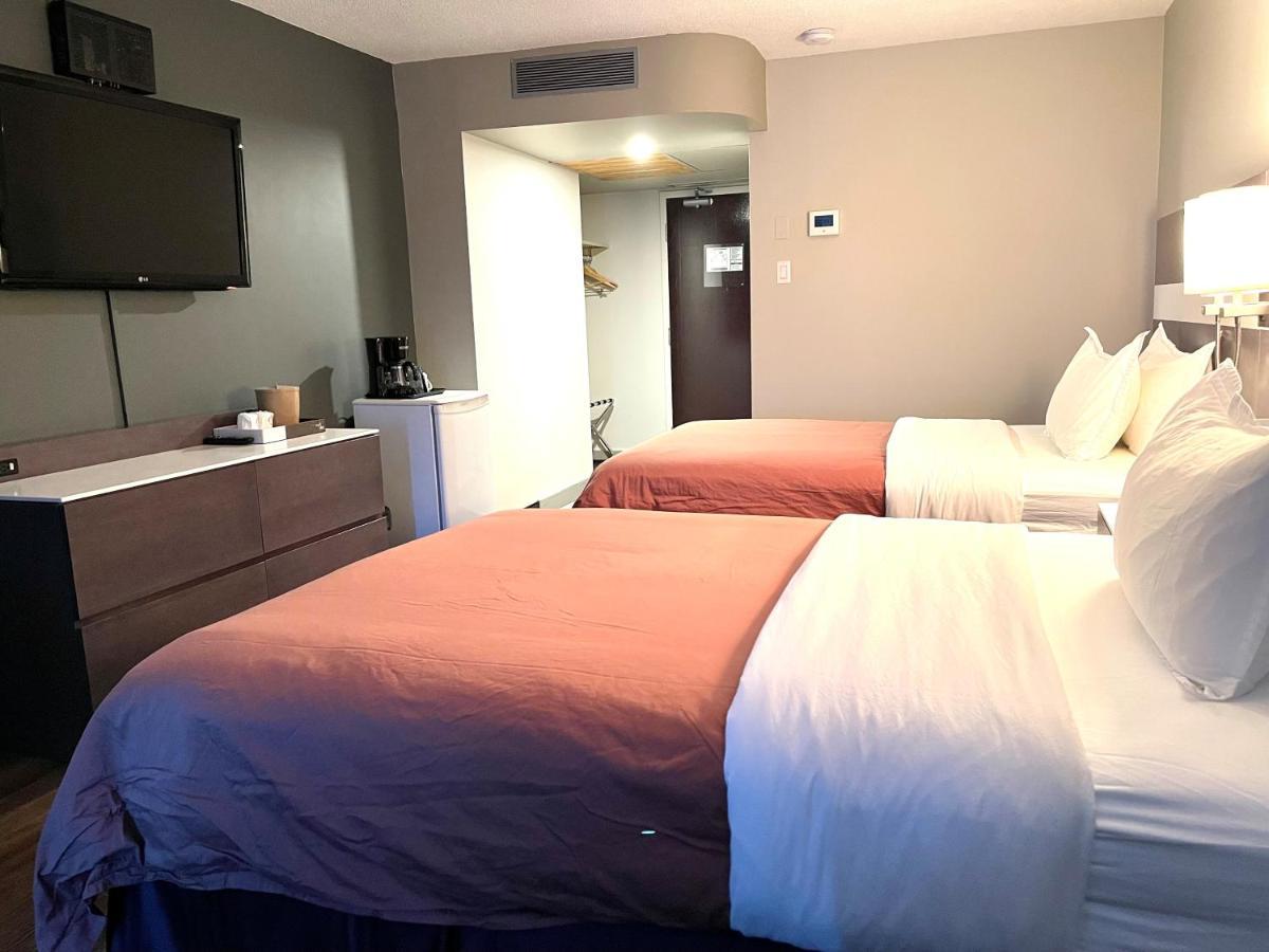 Auberge De La Gare Гатино Экстерьер фото