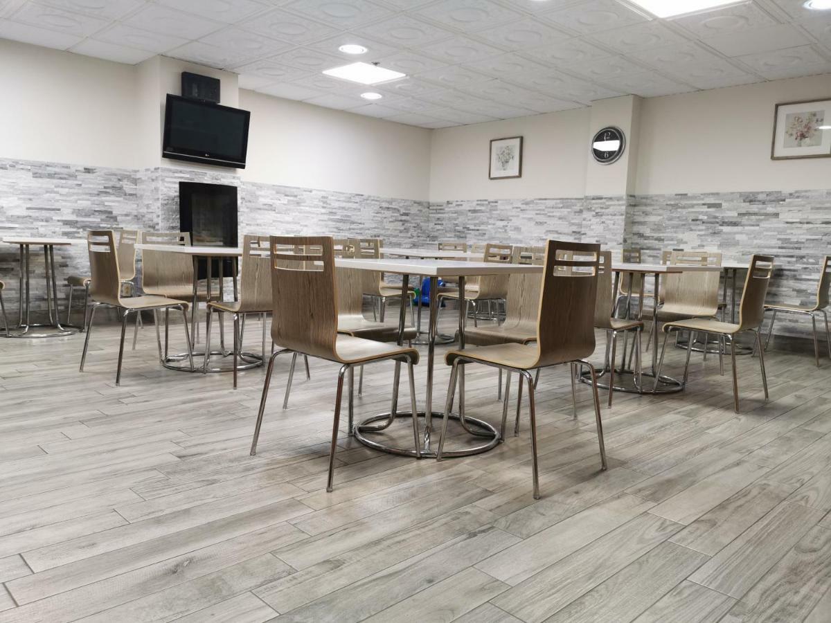 Auberge De La Gare Гатино Экстерьер фото